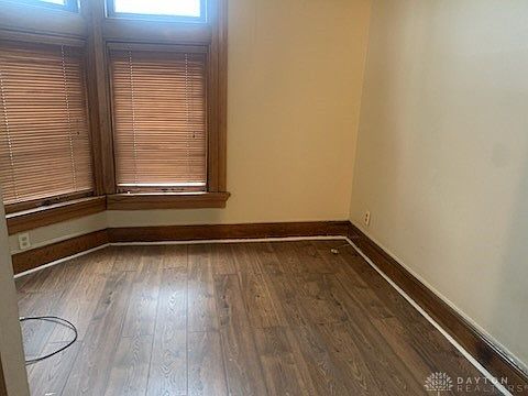 5th image of 827 W Grand Ave