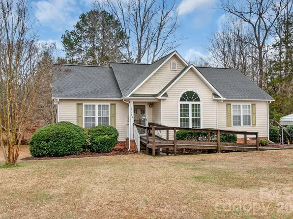 2514 Oxford Cir, Lancaster, SC 29720
