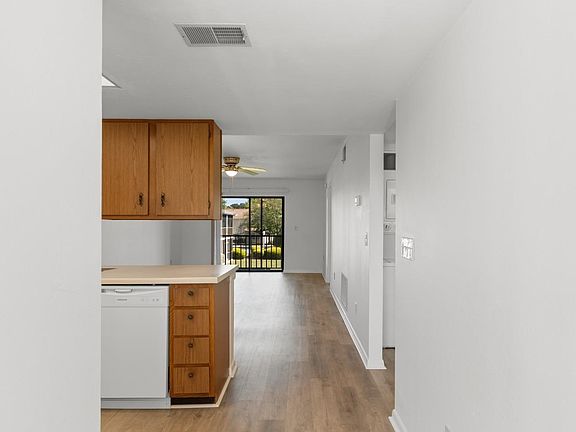 3rd image of 1301 Pridgen Rd. #108