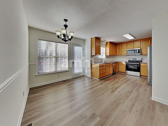 4th image of 2920 Bridgeport Dr