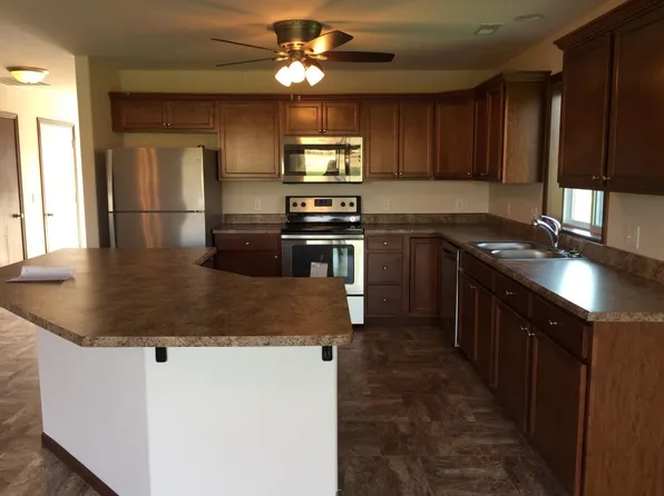 1906 Wrigley St, Ely, IA 52227