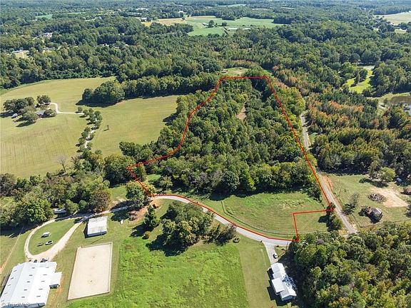 2nd image of 3203 Nancy Jean Rd