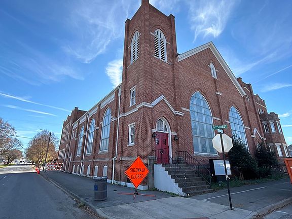 3rd image of 825 Stewart Ave SE #101