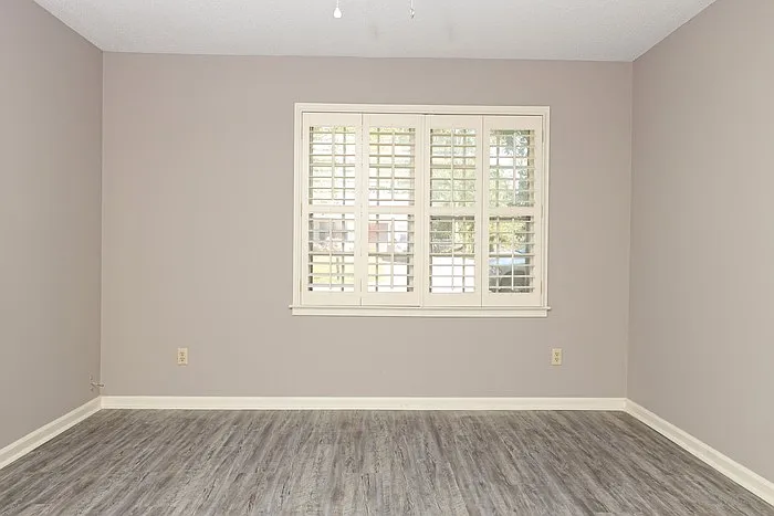 620 Sandhurst Dr — Photo 9