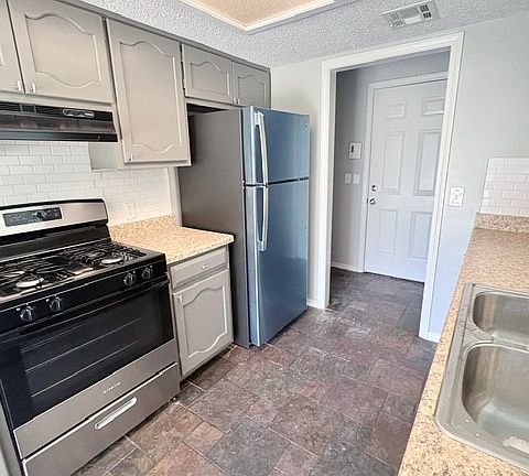 5th image of 2213 E Wichita St
