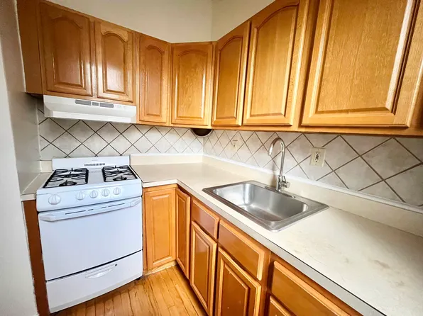 748 Saint Mark's Avenue image 3 of 10