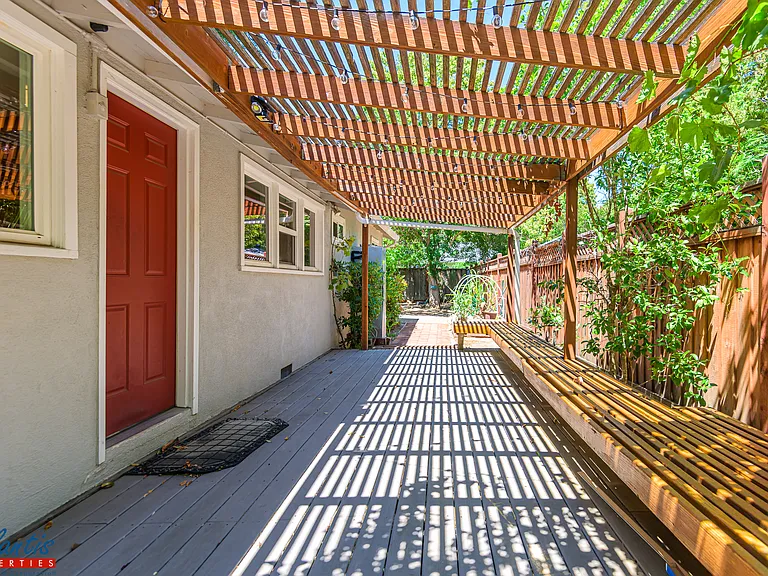 207 Harding Ave — Photo 2