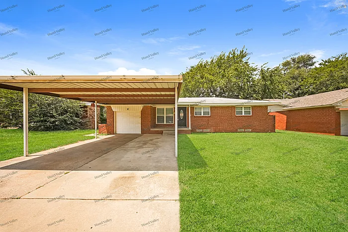 705 Stahl Dr — Photo 1
