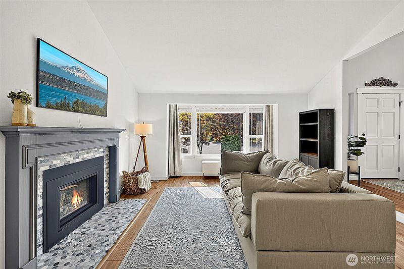 5th image of 14515 121st Avenue E