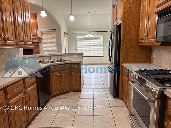 5th image of 525 Madeline Ln