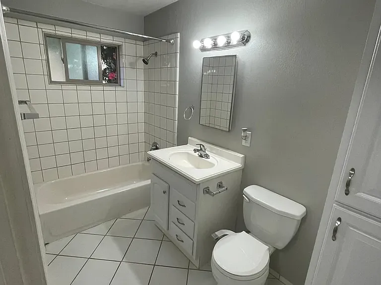 1214 U St #4 — Photo 1
