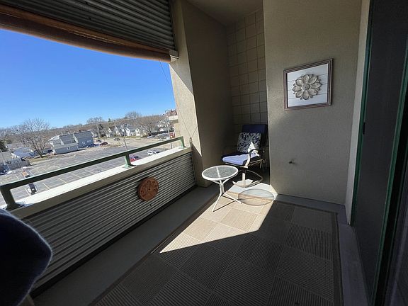 4th image of 400 Richmond St #440