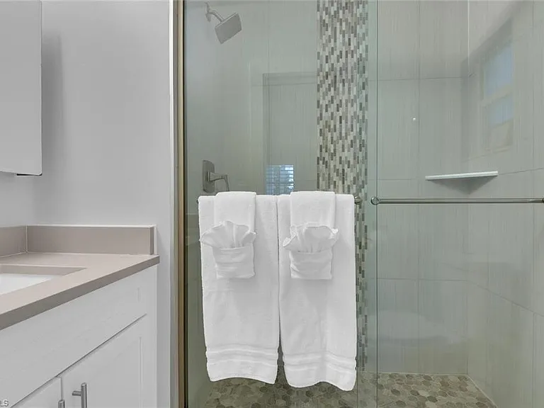 2048 Harbor Ln — Photo 17
