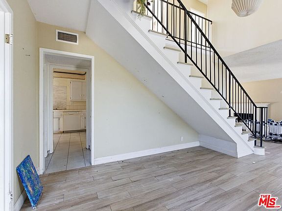 3rd image of 349 Somerset Cir