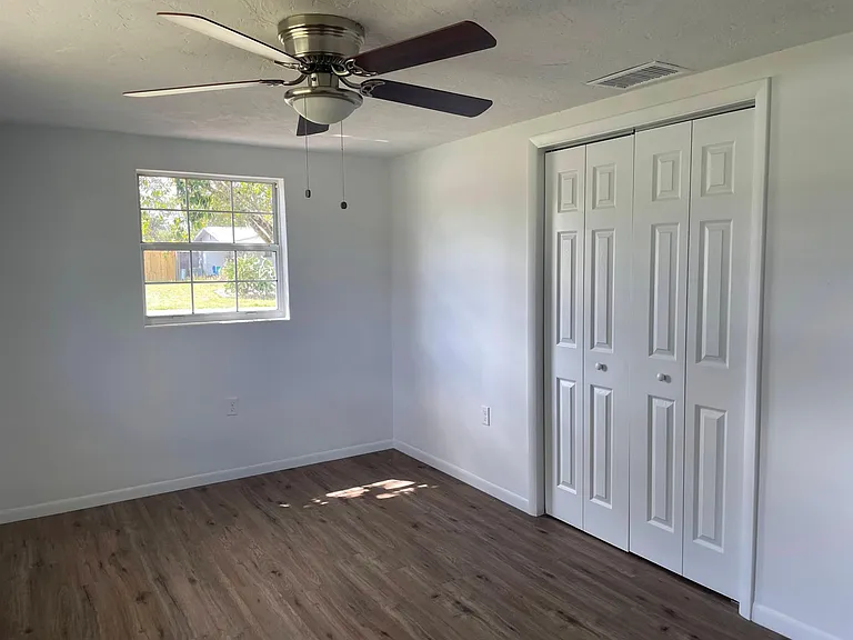 56 S Monroe St — Photo 18