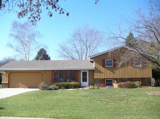 520 S Silverbrook Dr, West Bend, WI 53095