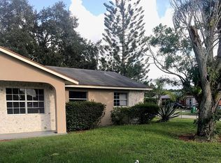 100 Fennemore Ct, Fort Pierce, FL 34946