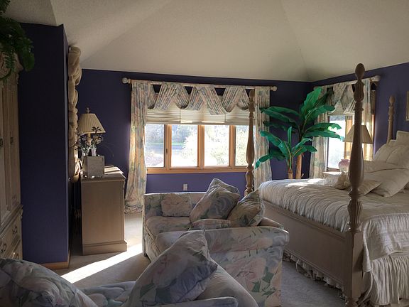 3rd image of 13 Yardley Ln