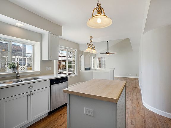 5th image of 1057 Talbot Ln