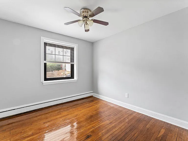 Girard Court Apartments — Photo 10