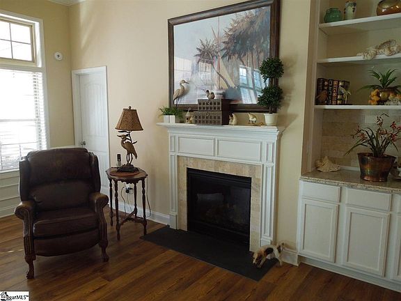 5th image of 224 Evansdale Way