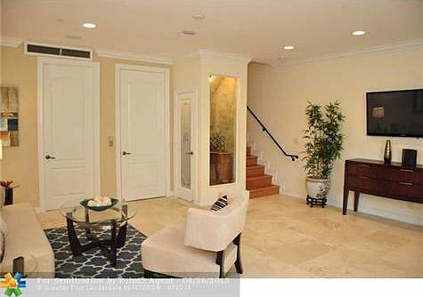 4th image of 907 NE 17th Way #201