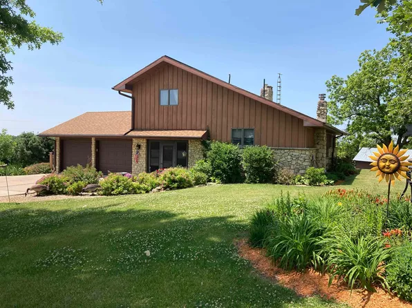 29168 194th Ave, Zwingle, IA 52079