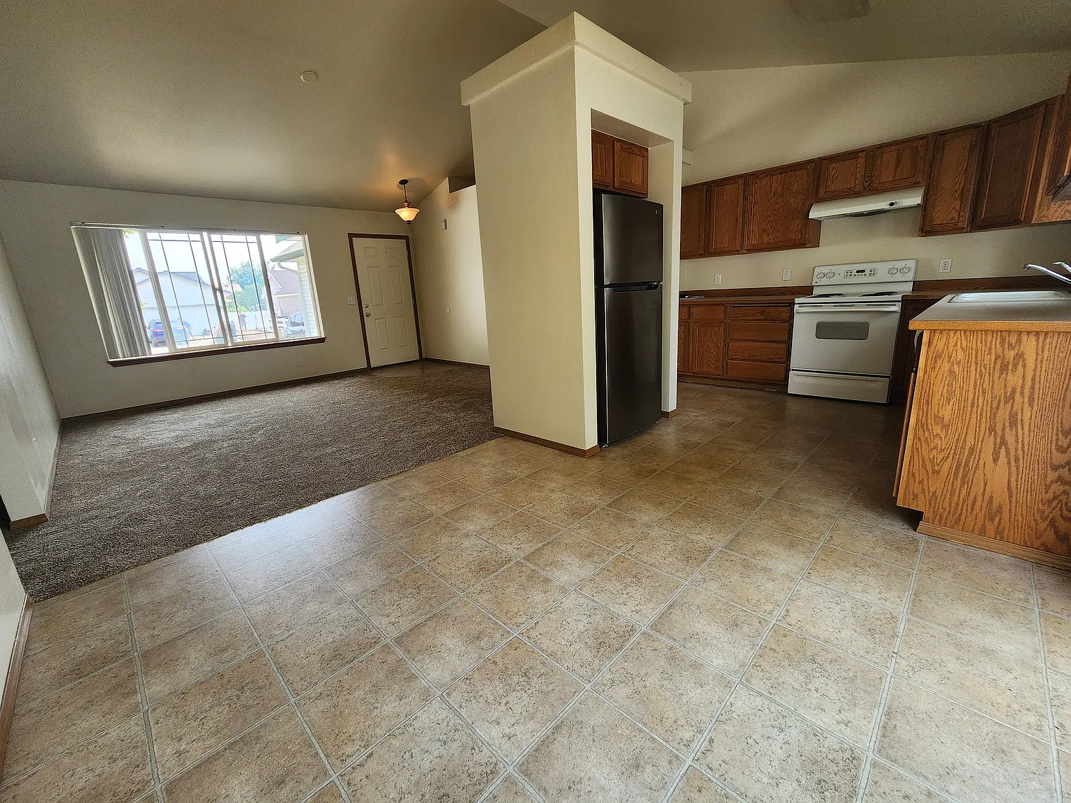 3 bed, 1199 sqft, $2,095 — Photo 4