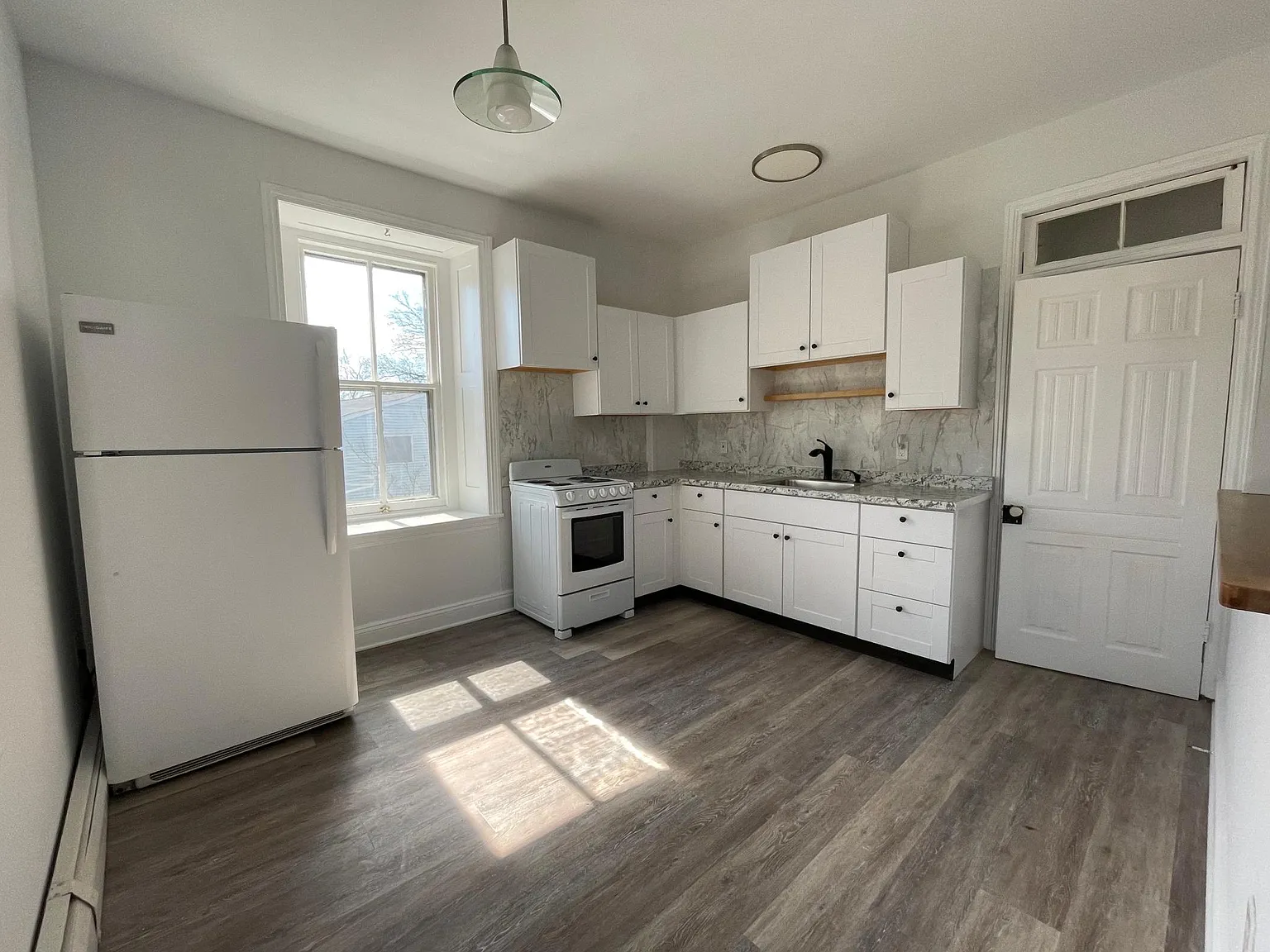 202 Bridge St — Photo 3
