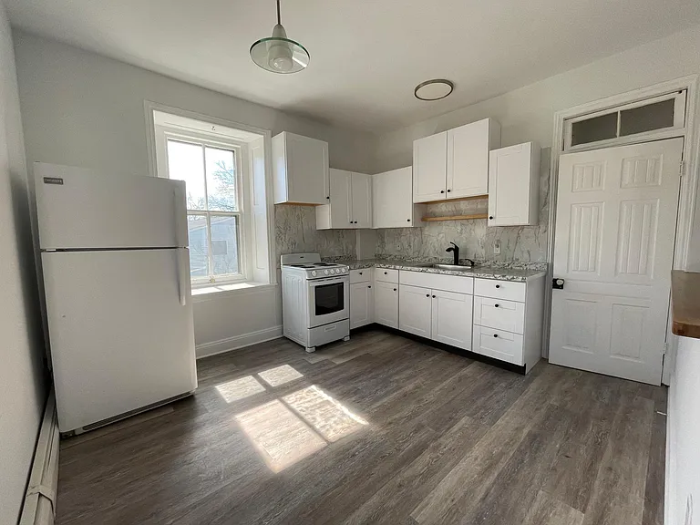 202 Bridge St #2 — Photo 3