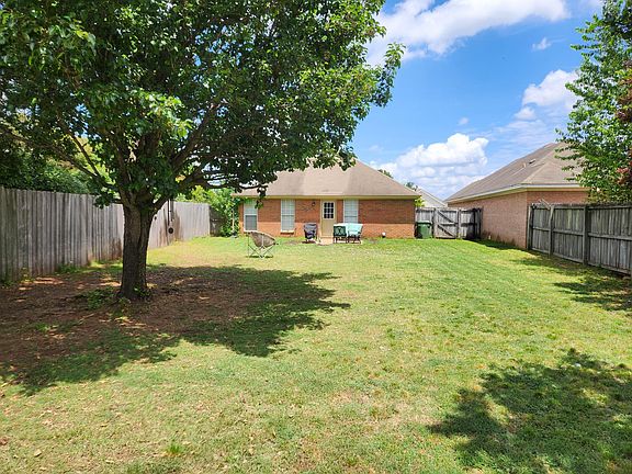 2nd image of 525 Moorfield Ln