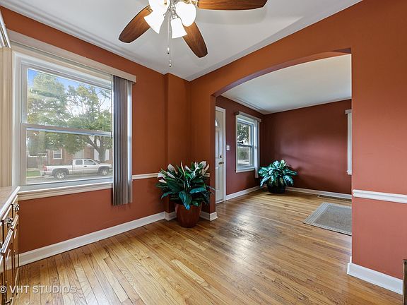 4th image of 3737 N Pacific Ave