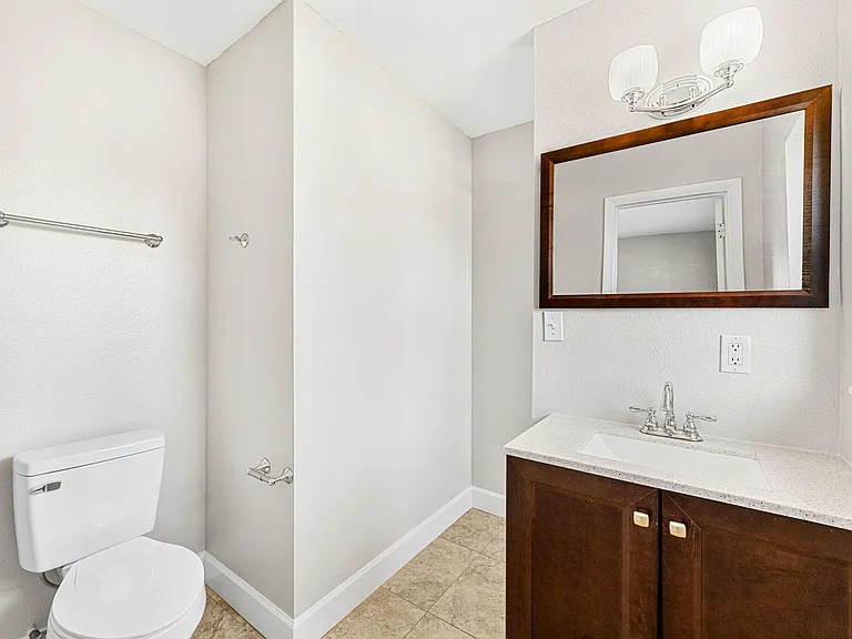 406 N Neptune Dr — Photo 19