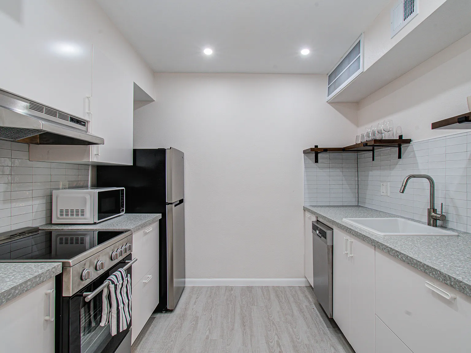 1 bed, 598 sqft, $3,000 — Photo 2