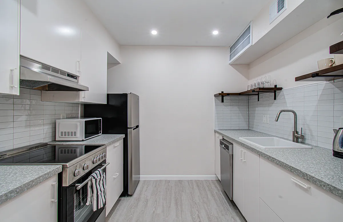Building Photo - 845 Augusta Dr #44