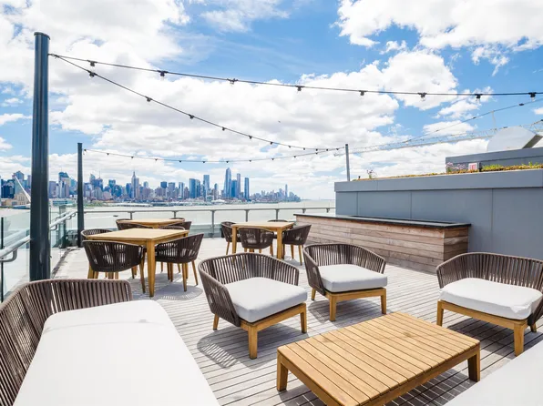 9 Avenue At Port Imperial image 12 of 14