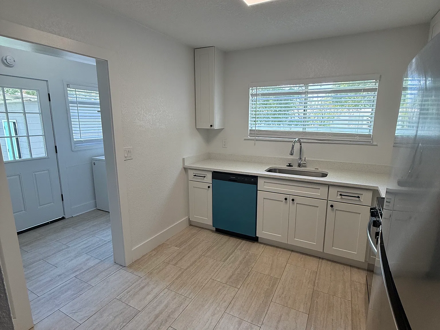 2 bed, 900 sqft, $2,295 — Photo 2
