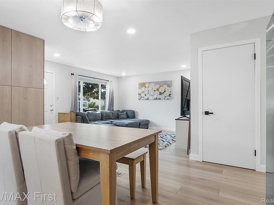 23037 Hoffman St, photo 11