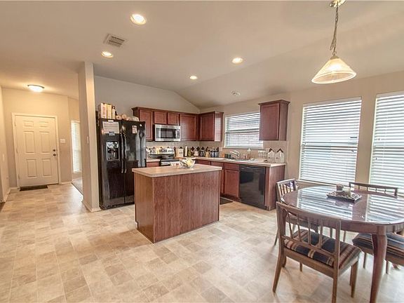 5th image of 2033 Barclay Dr