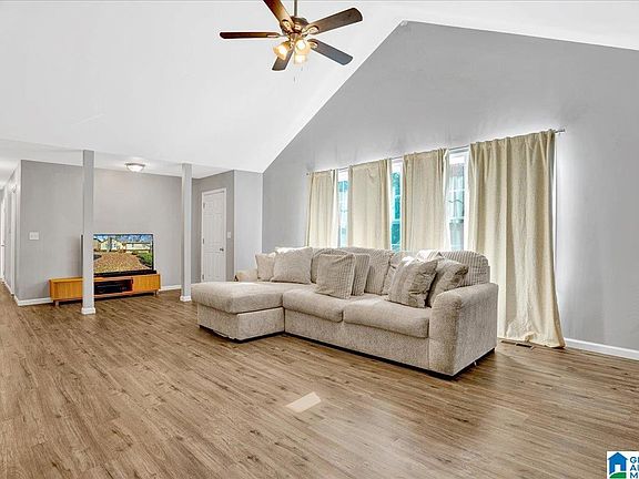 3rd image of 816 Seven Springs Dr