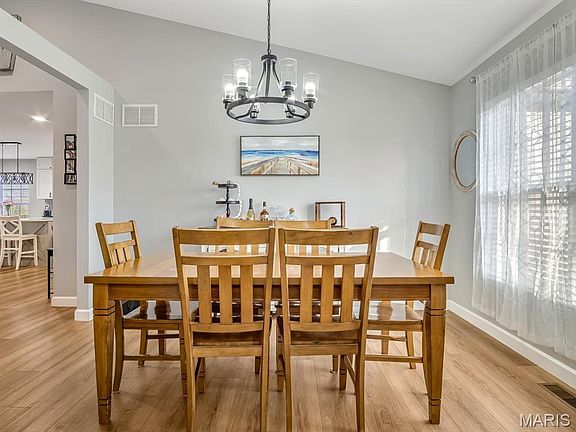 4th image of 313 Quentin Ct