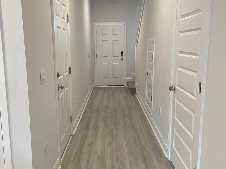 9815 Fowler Ave — Photo 6