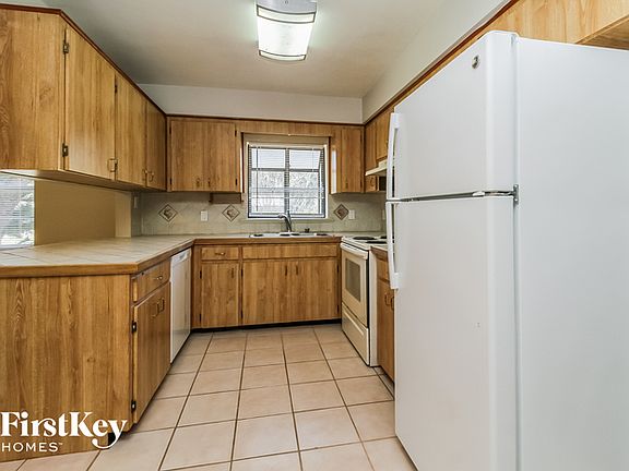 5th image of 411 Dancy Dr