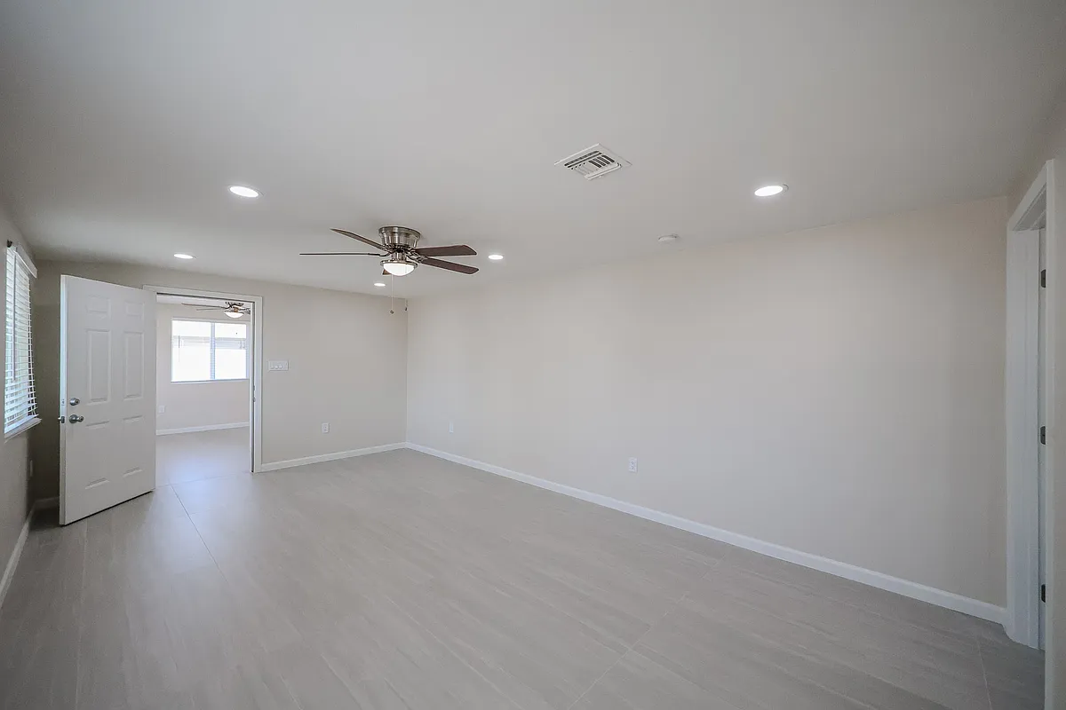 Building Photo - 1053 E Weldon Ave