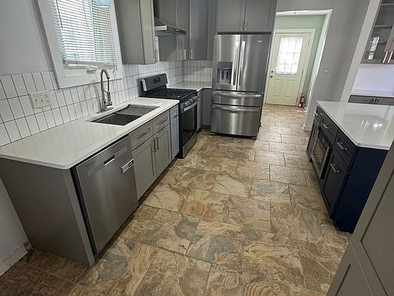 5th image of 2724 Griffin Ave