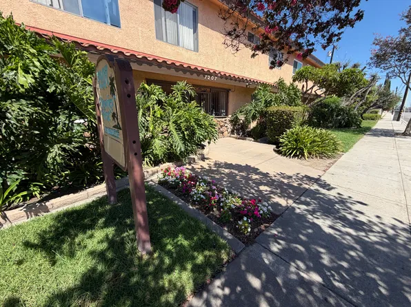 7207 Stewart And Gray Rd, Downey, CA 90241