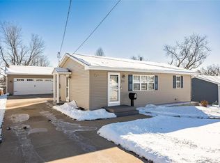 2922 Sierra Dr NE, Cedar Rapids, IA 52402