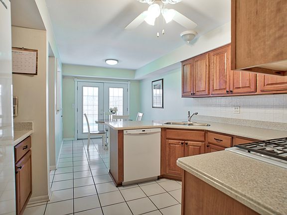 5th image of 1440 N Pembroke Dr