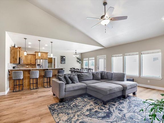 4th image of 2694 Meadowbrook Dr