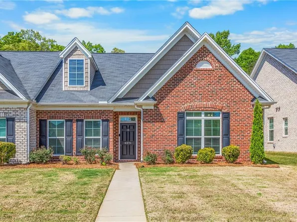 5871 Crestlawn Ct, Pfafftown, NC 27040